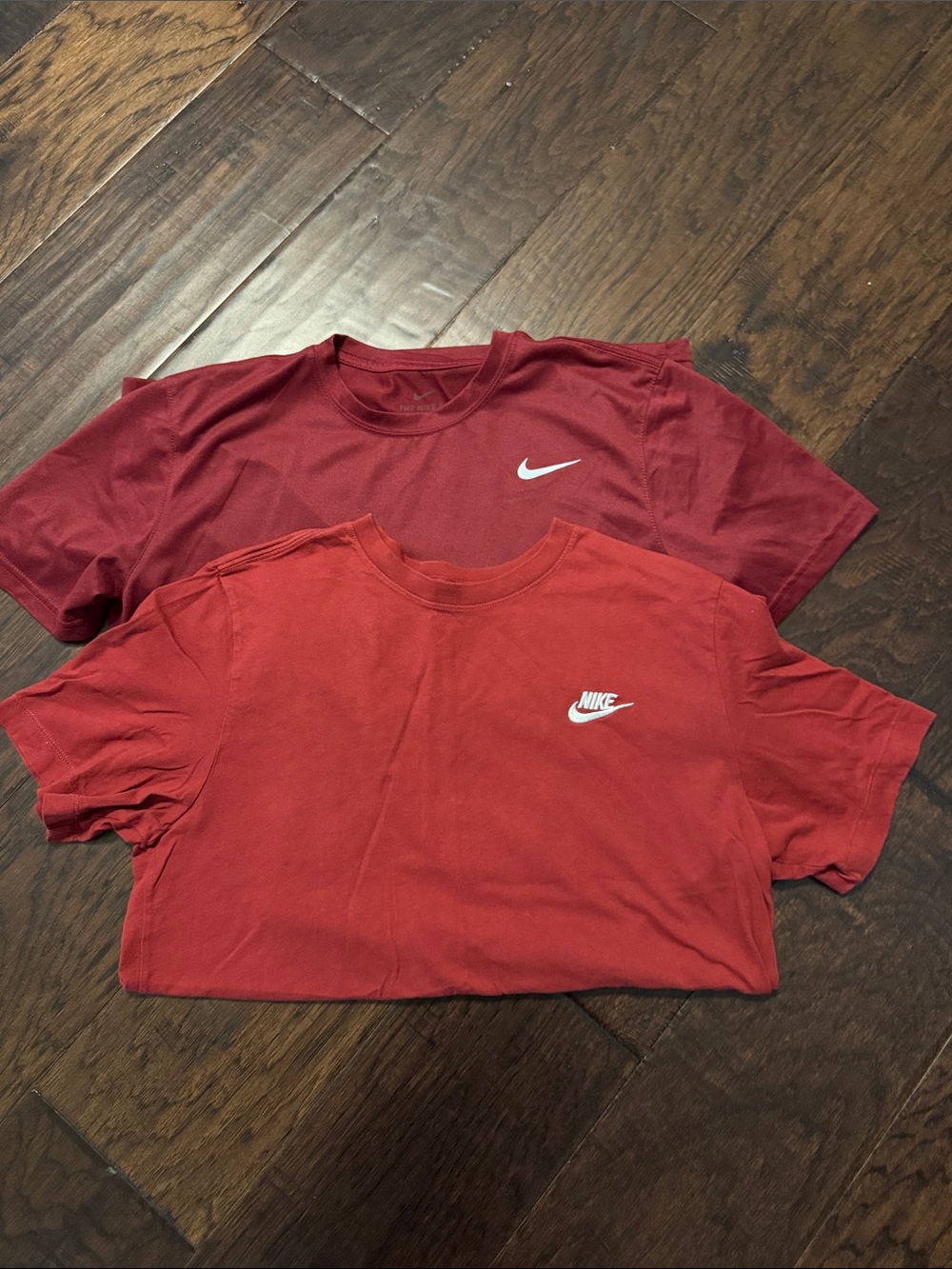 2 Nike men’s maroon Short-Sleeve Crewneck Tee Duo